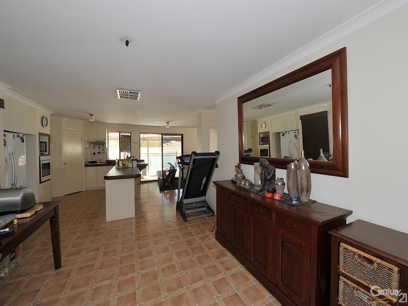 2 Kangaroo Paw Drive, Greenfields WA 6210