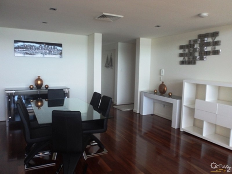 17/11 Halls Head Parade, Halls Head WA 6210