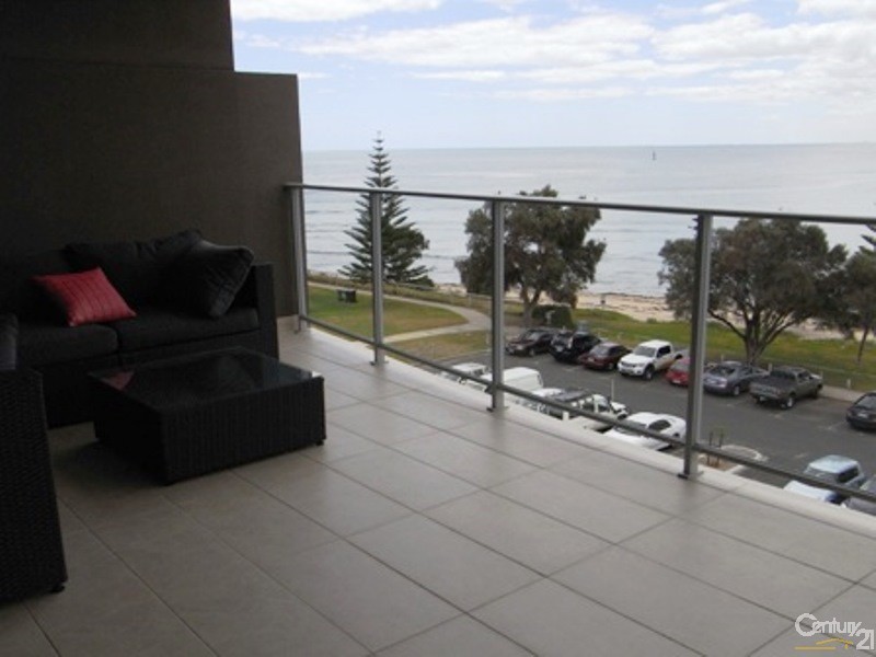 17/11 Halls Head Parade, Halls Head WA 6210