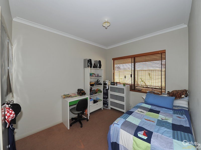 1 Lea Wynd, Lakelands WA 6180