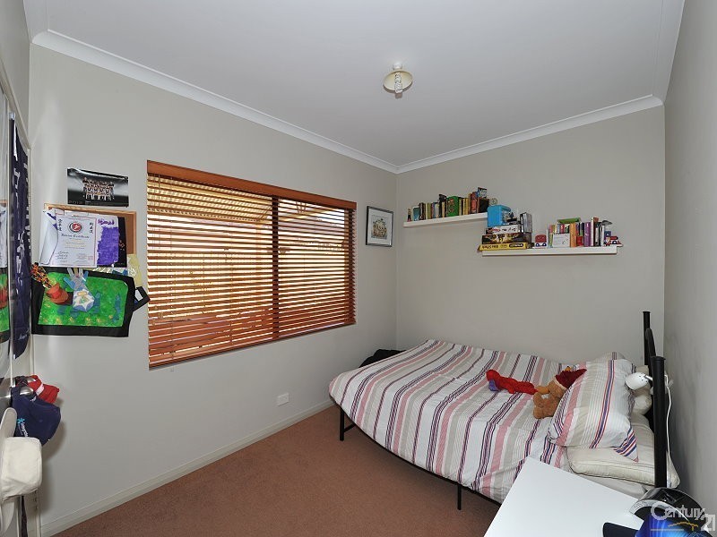 1 Lea Wynd, Lakelands WA 6180