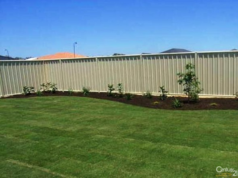 11 Mawson Grange, Lakelands WA 6180