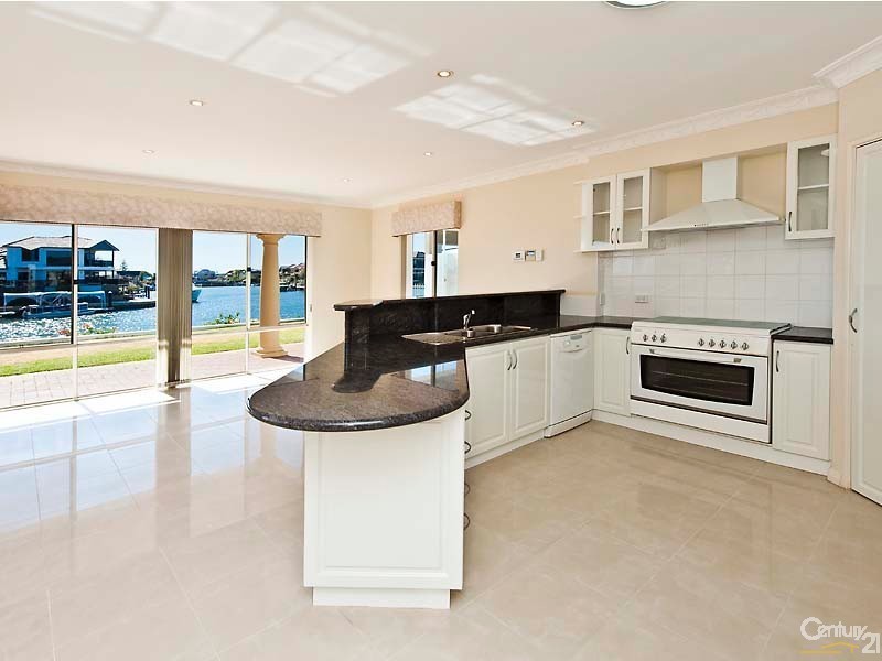 33 Santavea Mews, Halls Head WA 6210