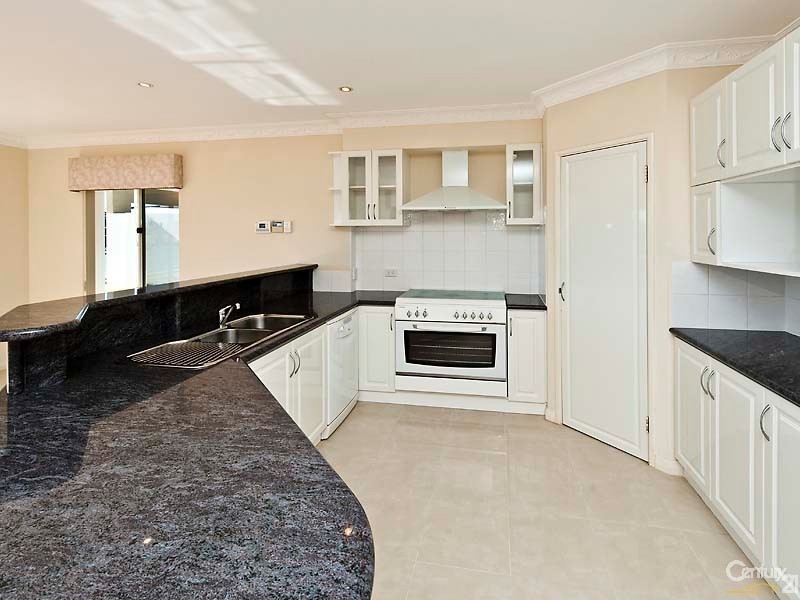 33 Santavea Mews, Halls Head WA 6210