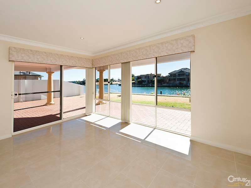 33 Santavea Mews, Halls Head WA 6210