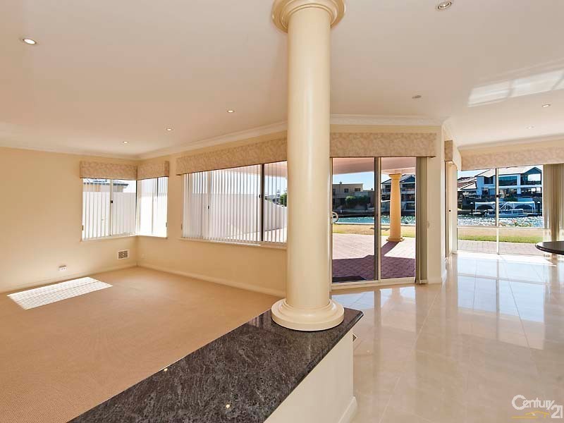 33 Santavea Mews, Halls Head WA 6210