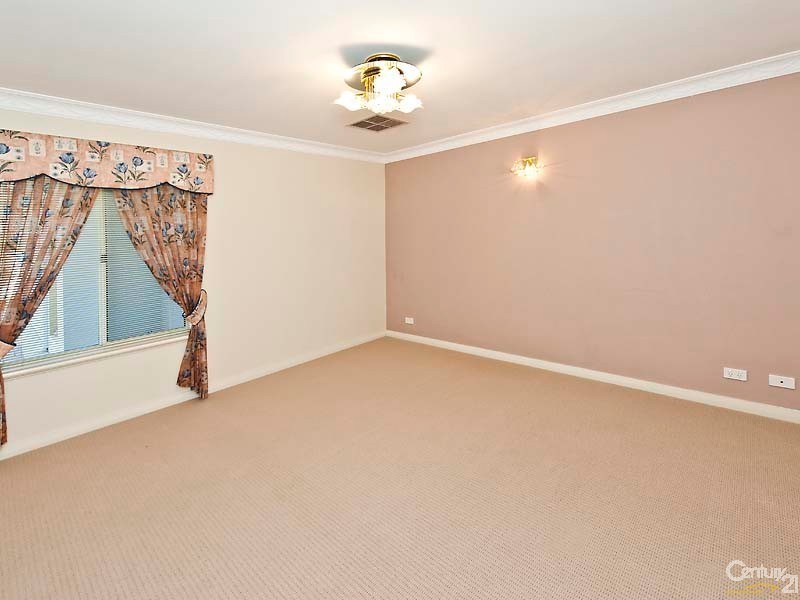 33 Santavea Mews, Halls Head WA 6210