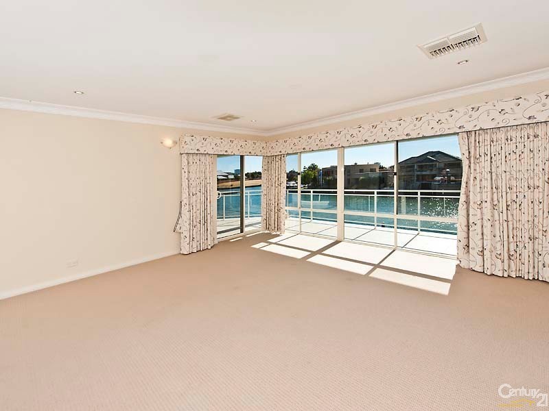 33 Santavea Mews, Halls Head WA 6210