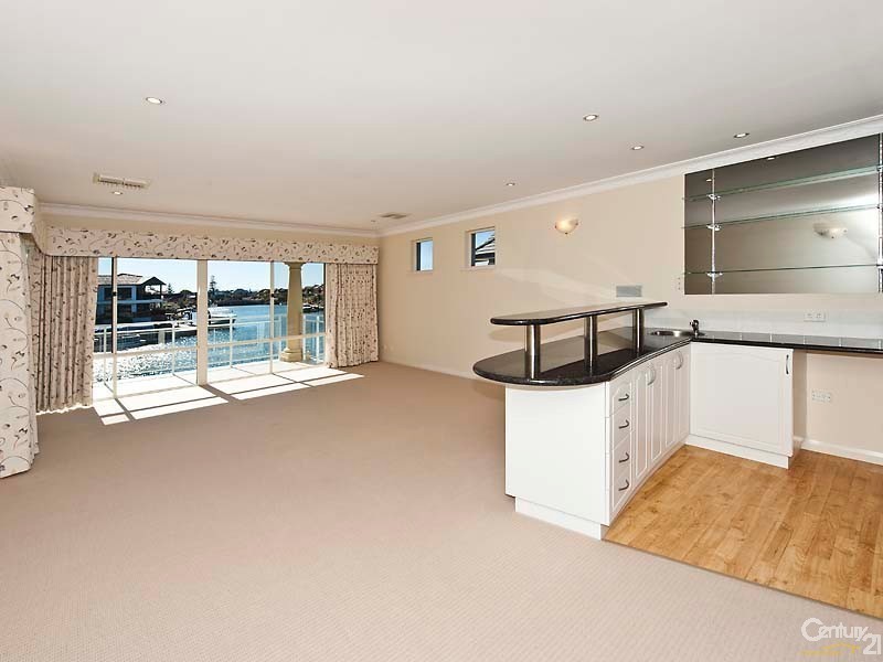 33 Santavea Mews, Halls Head WA 6210