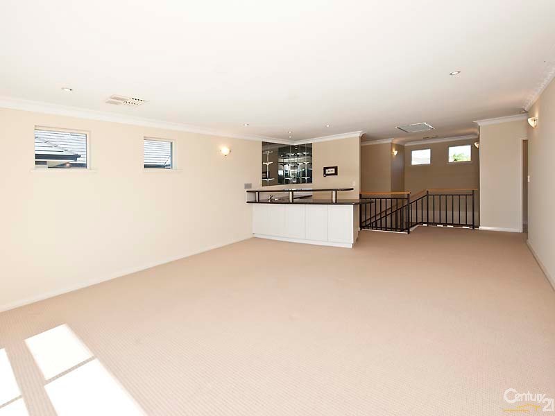 33 Santavea Mews, Halls Head WA 6210