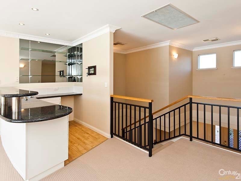 33 Santavea Mews, Halls Head WA 6210