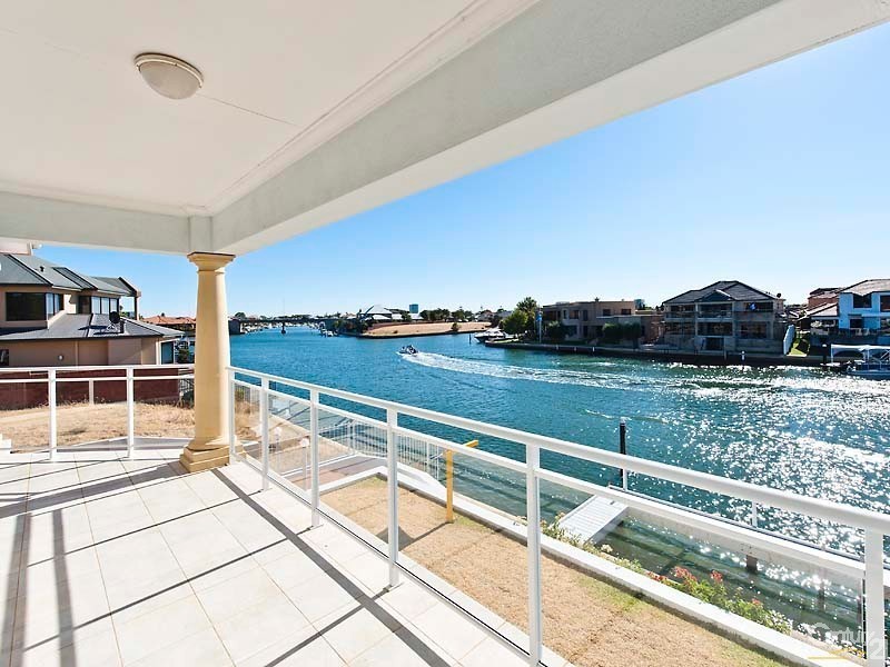 33 Santavea Mews, Halls Head WA 6210