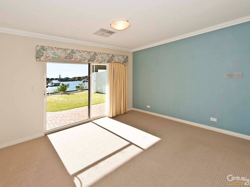 33 Santavea Mews, Halls Head WA 6210