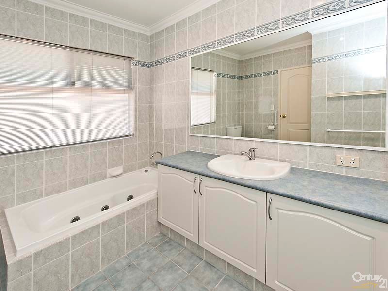 33 Santavea Mews, Halls Head WA 6210