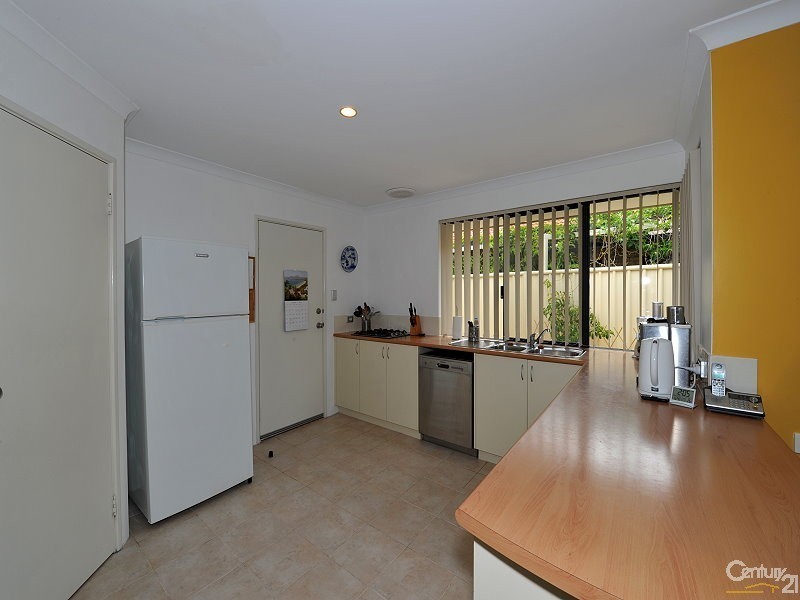 38 Ravendale Drive, Dudley Park WA 6210