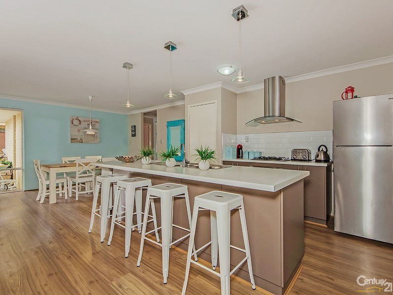 12 Highland Crescent, Meadow Springs WA 6210