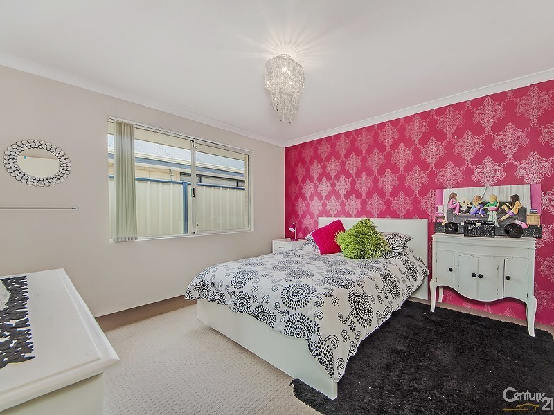 12 Highland Crescent, Meadow Springs WA 6210