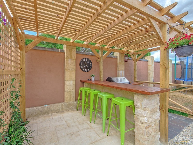 12 Highland Crescent, Meadow Springs WA 6210