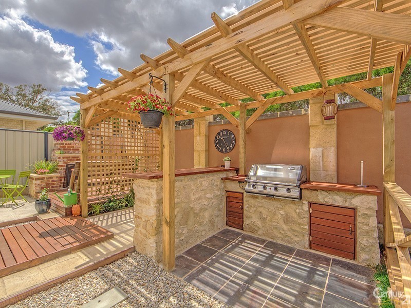 12 Highland Crescent, Meadow Springs WA 6210