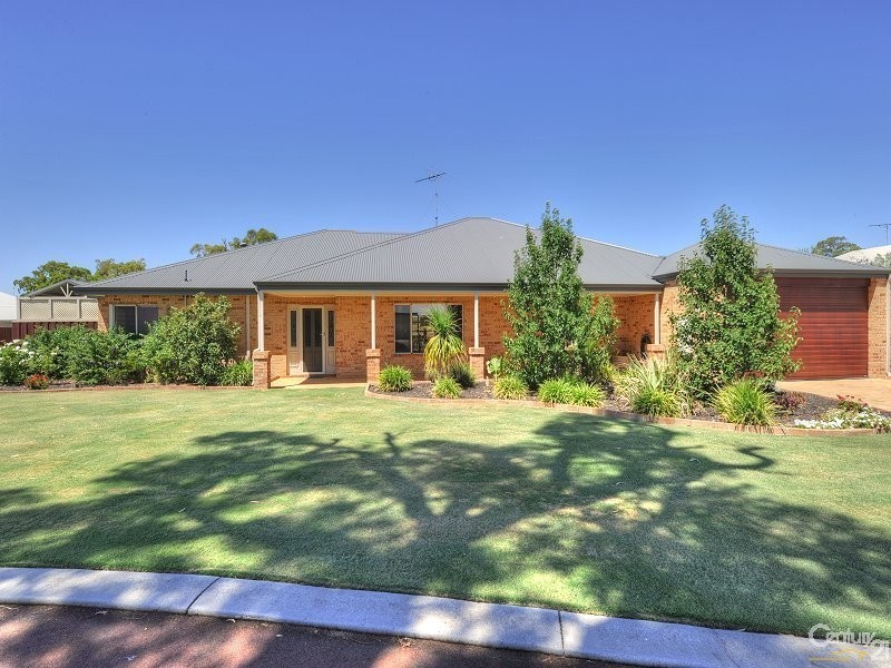 10 Blue Wren Gardens, Coodanup WA 6210
