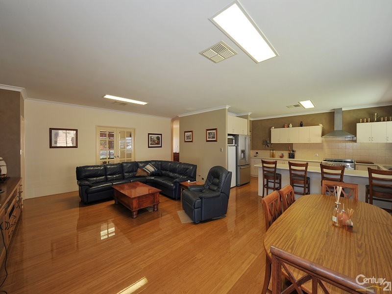 10 Blue Wren Gardens, Coodanup WA 6210