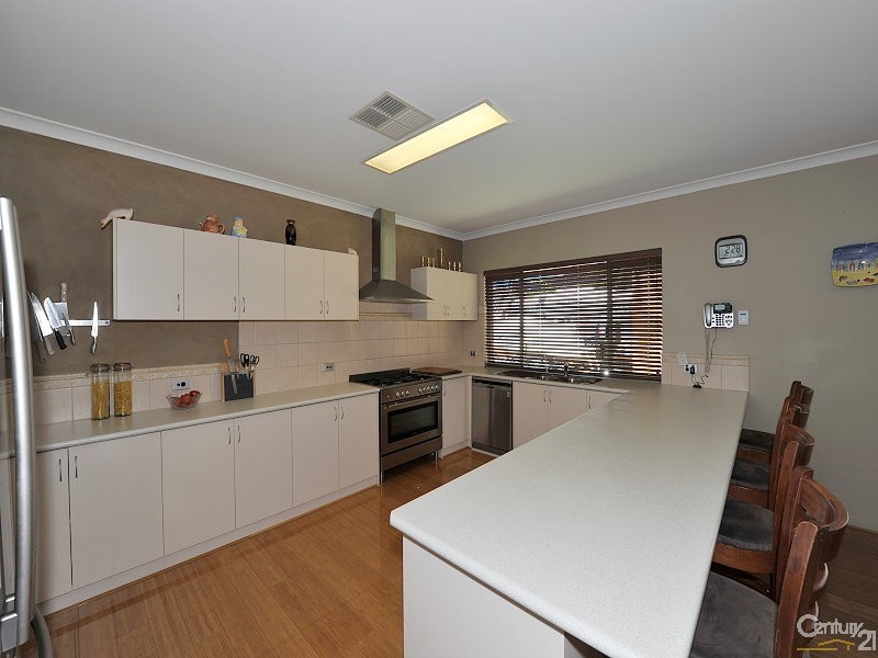 10 Blue Wren Gardens, Coodanup WA 6210