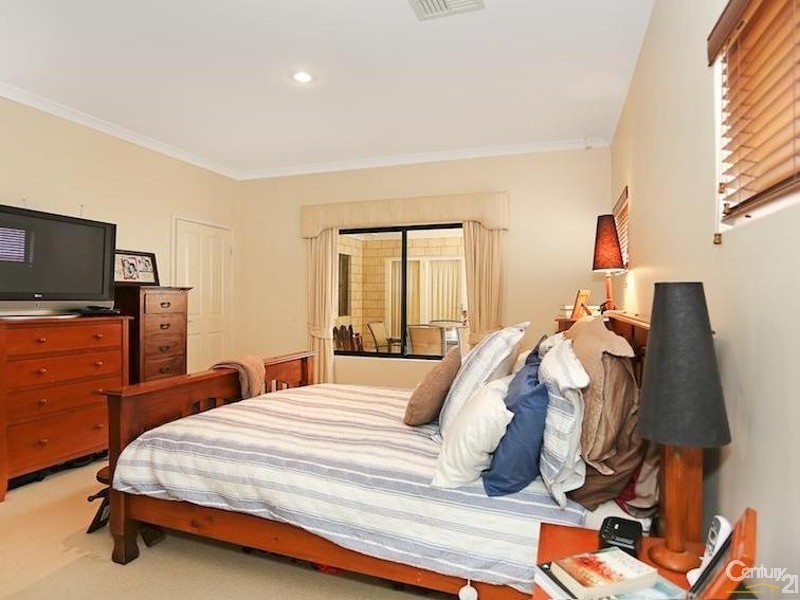 29 Starfire Close, Halls Head WA 6210