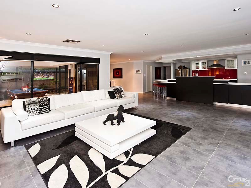 1 Riverina Avenue, Coodanup WA 6210