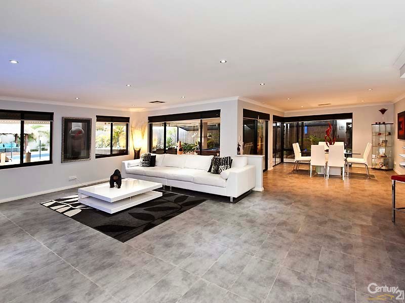 1 Riverina Avenue, Coodanup WA 6210