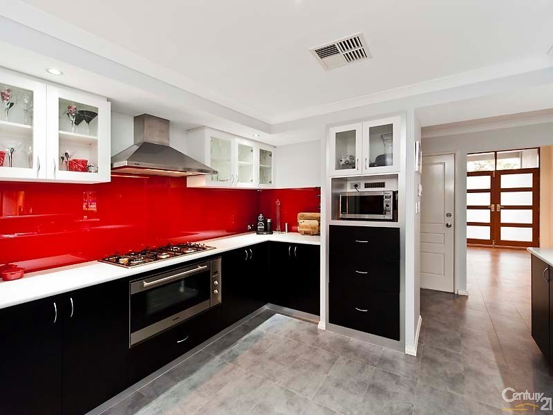 1 Riverina Avenue, Coodanup WA 6210