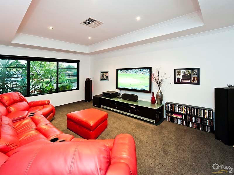 1 Riverina Avenue, Coodanup WA 6210