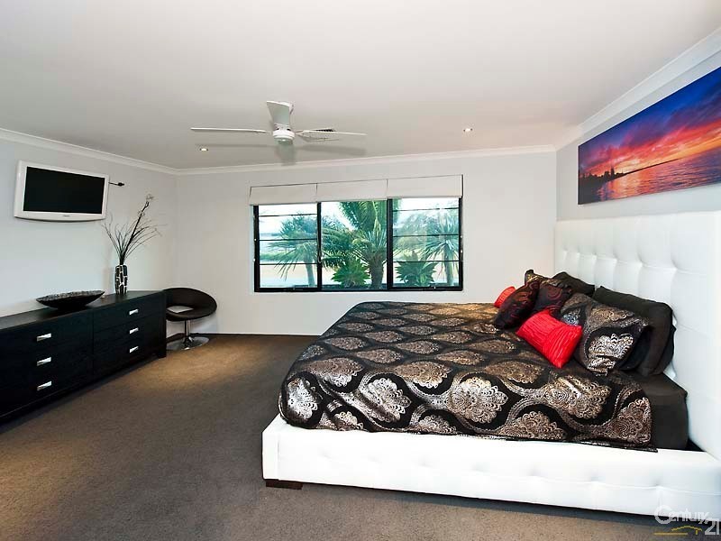 1 Riverina Avenue, Coodanup WA 6210