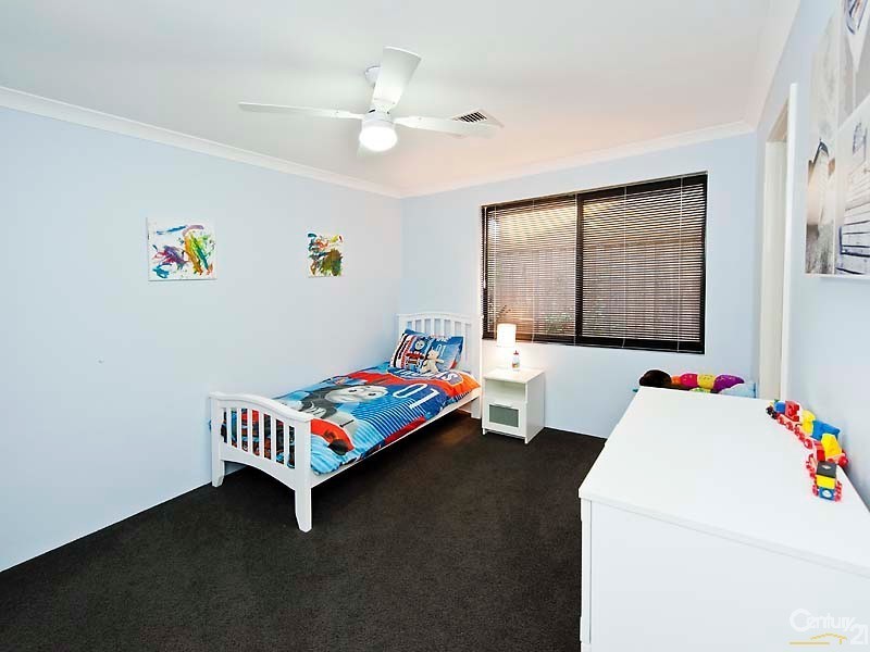 1 Riverina Avenue, Coodanup WA 6210