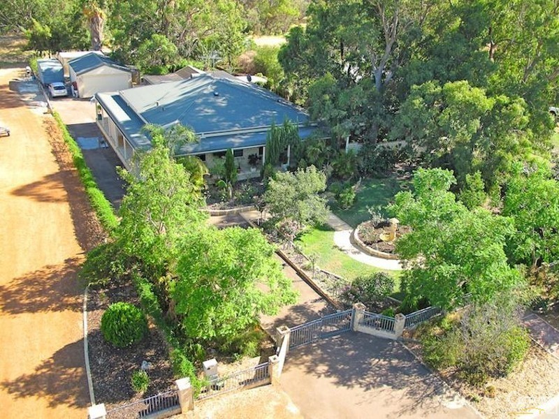 8 Jacaranda Drive, North Yunderup WA 6208
