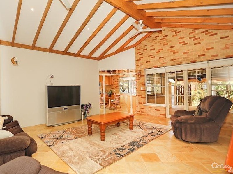 8 Jacaranda Drive, North Yunderup WA 6208