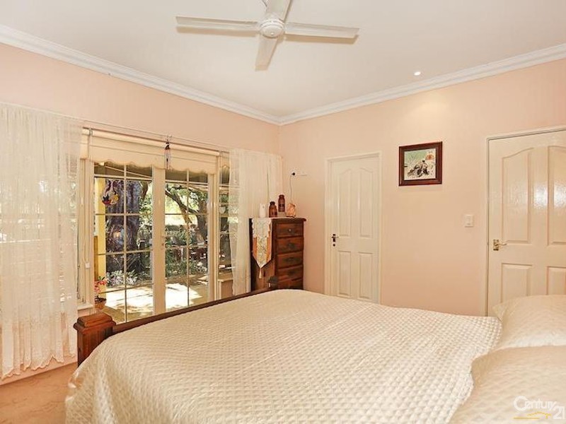 8 Jacaranda Drive, North Yunderup WA 6208