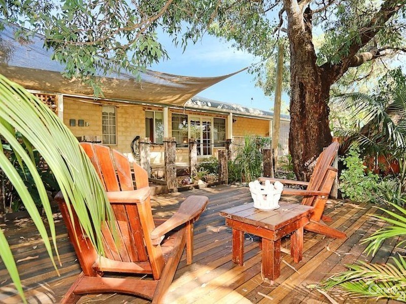 8 Jacaranda Drive, North Yunderup WA 6208