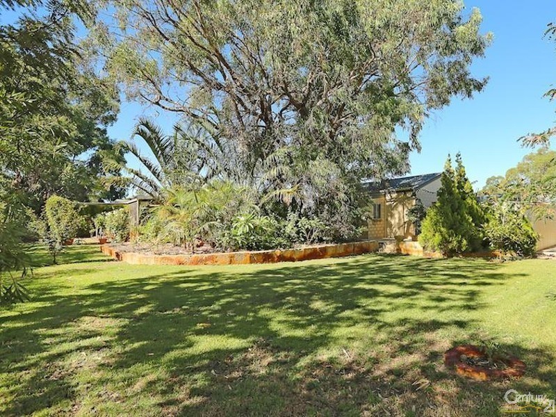 8 Jacaranda Drive, North Yunderup WA 6208