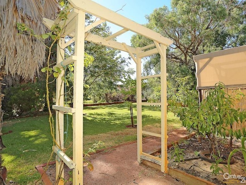 8 Jacaranda Drive, North Yunderup WA 6208