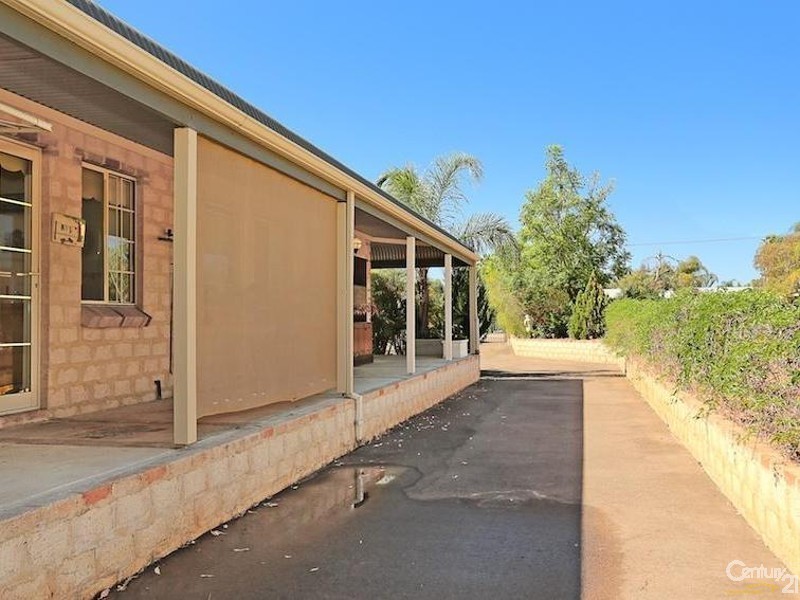 8 Jacaranda Drive, North Yunderup WA 6208