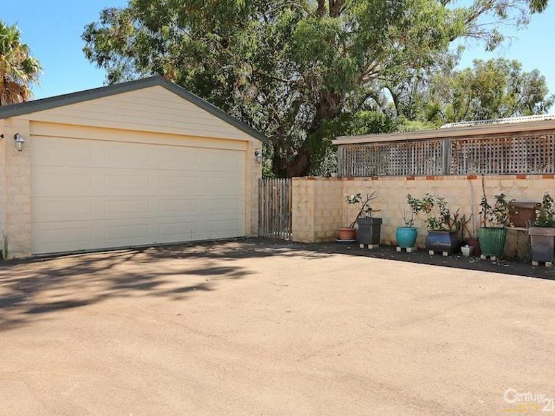 8 Jacaranda Drive, North Yunderup WA 6208