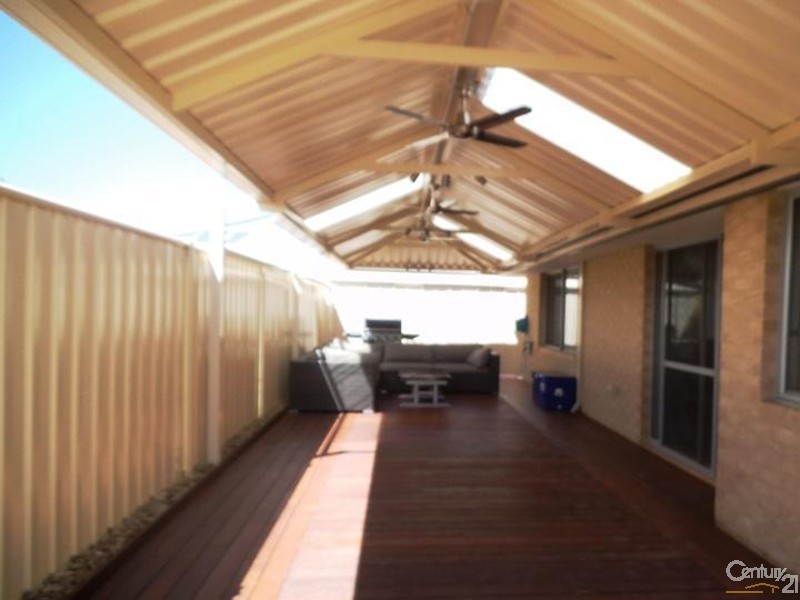 10 Cawana Parkway, Lakelands WA 6180