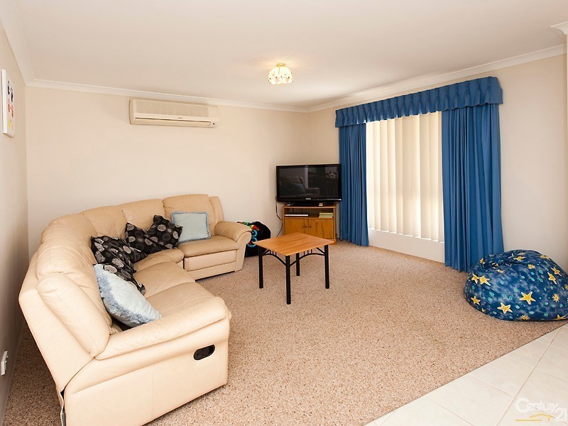 4 Darter Place, Halls Head WA 6210