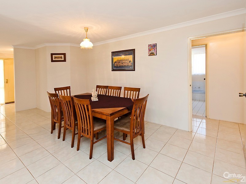 4 Darter Place, Halls Head WA 6210