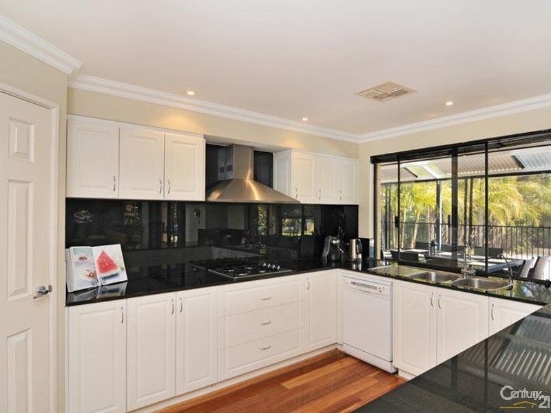 25 Macquarie Drive, Coodanup WA 6210