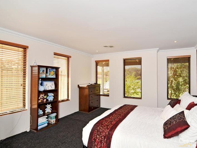 25 Macquarie Drive, Coodanup WA 6210