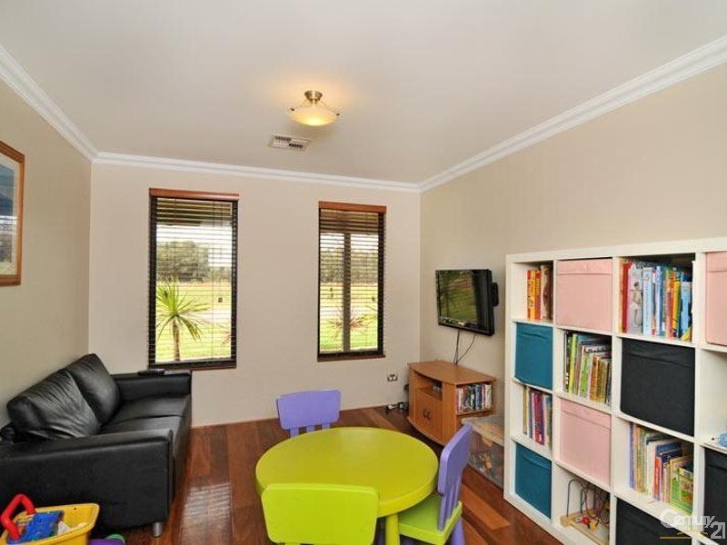 25 Macquarie Drive, Coodanup WA 6210