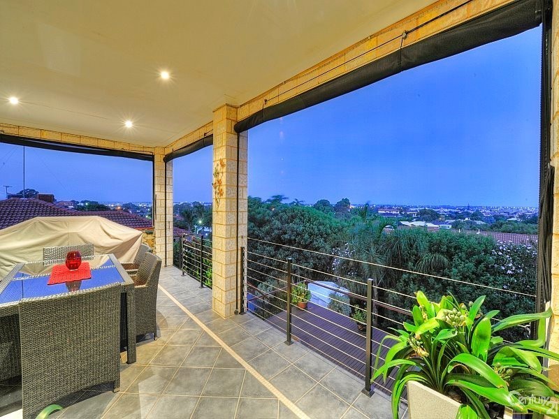 19 Armstrong Street, Halls Head WA 6210