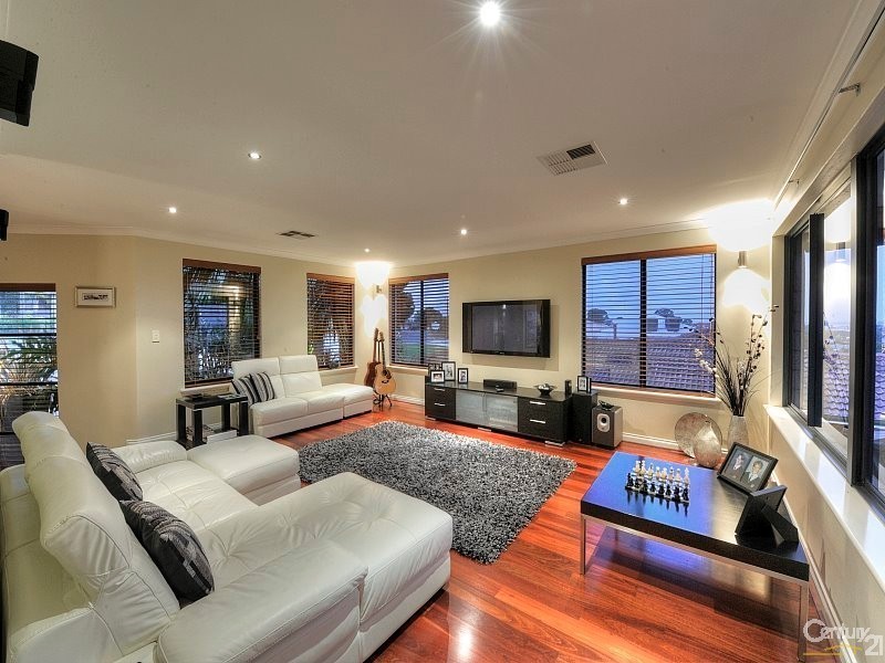 19 Armstrong Street, Halls Head WA 6210