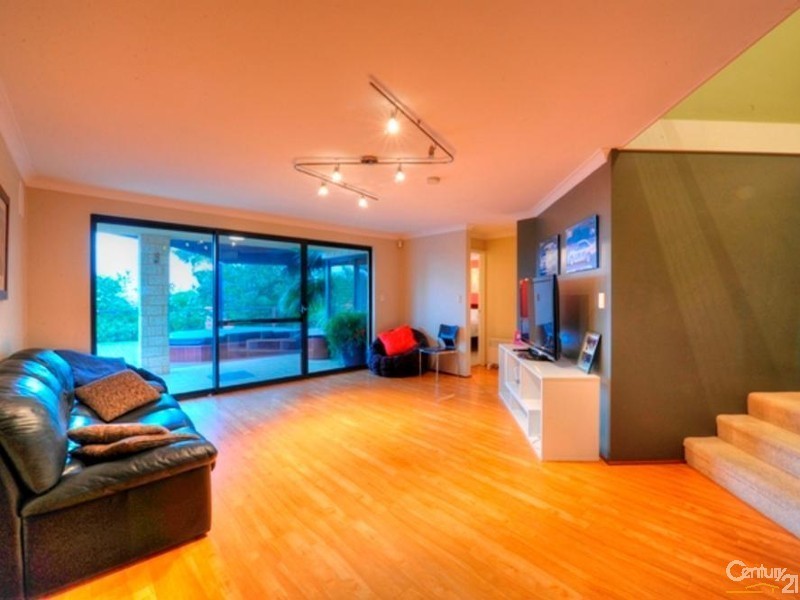 19 Armstrong Street, Halls Head WA 6210